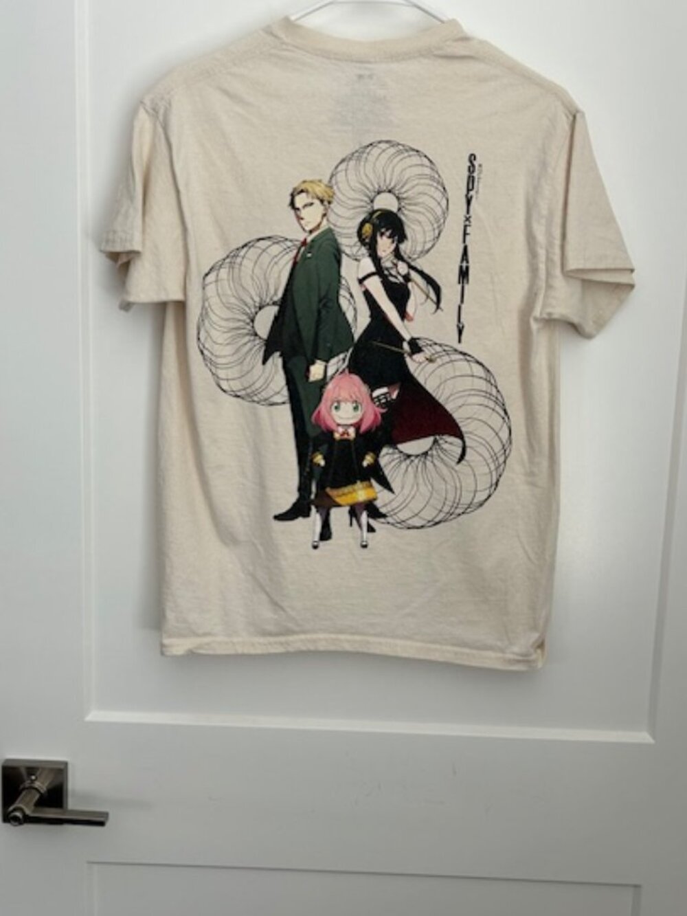 Spy family graphic Anime t shirt medium